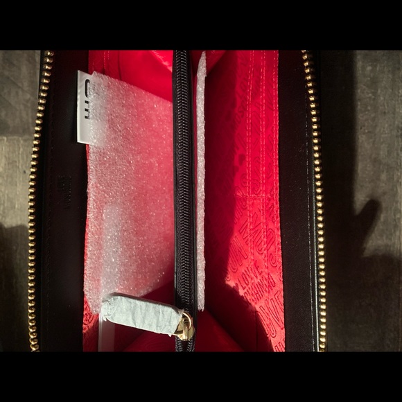 ❤️🖤❤️🖤Love Moschino wristlet wallet🖤❤️🖤❤️ - Picture 3 of 5